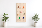 Porte manteau mural pegboard en bois – 7 patères colorées