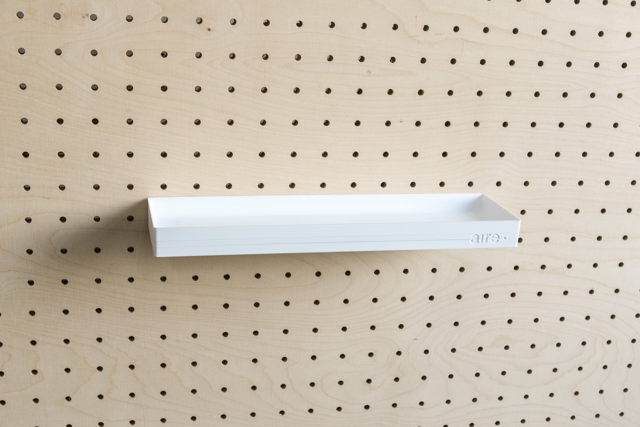 Étagère avec rebords pour pegboard – tablette murale de rangement