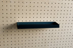 Étagère avec rebords pour pegboard – tablette murale de rangement