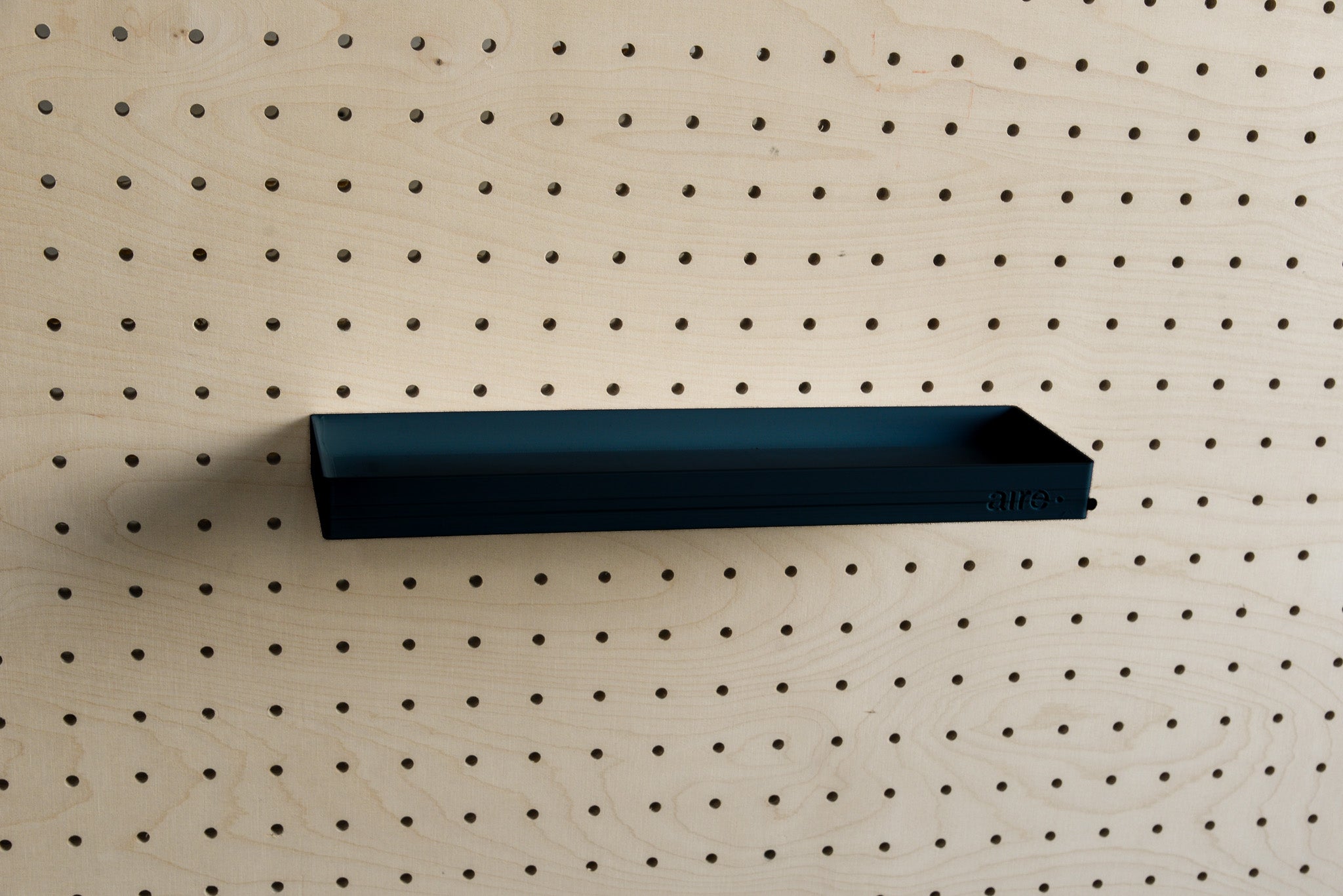 Étagère avec rebords pour pegboard – tablette murale de rangement