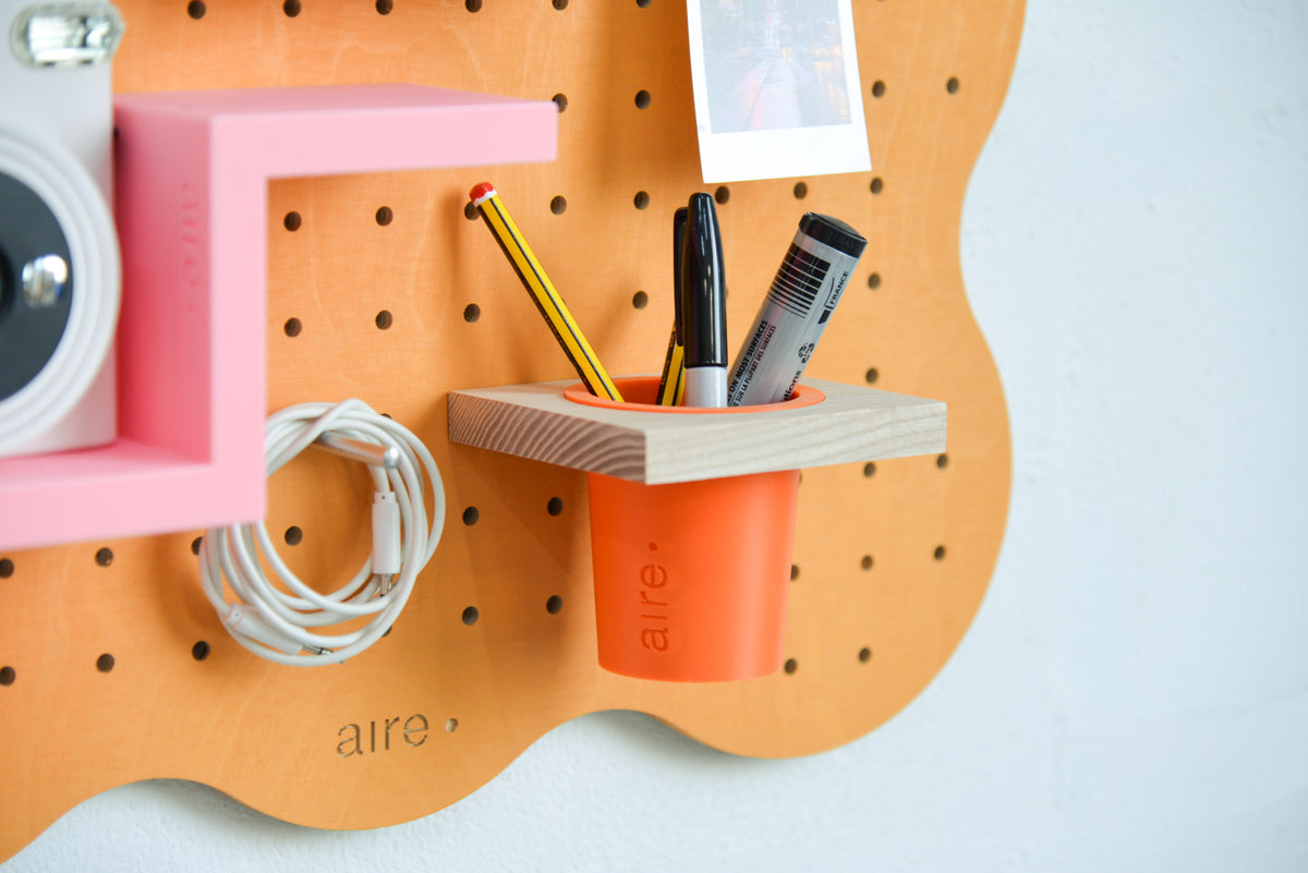 Coin créatif avec pegboard Art Studio Aire orange pastel au mur