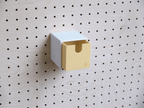 Casier coloré multifonction pour pegboard – bac de rangement mural