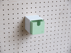 Casier coloré multifonction pour pegboard – bac de rangement mural