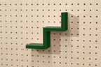 Étagère escalier pour pegboard – porte-objets minimaliste en impression 3D
