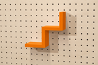 Étagère escalier pour pegboard – porte-objets minimaliste en impression 3D