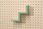 Étagère escalier pour pegboard – porte-objets minimaliste en impression 3D