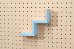 Étagère escalier pour pegboard – porte-objets minimaliste en impression 3D