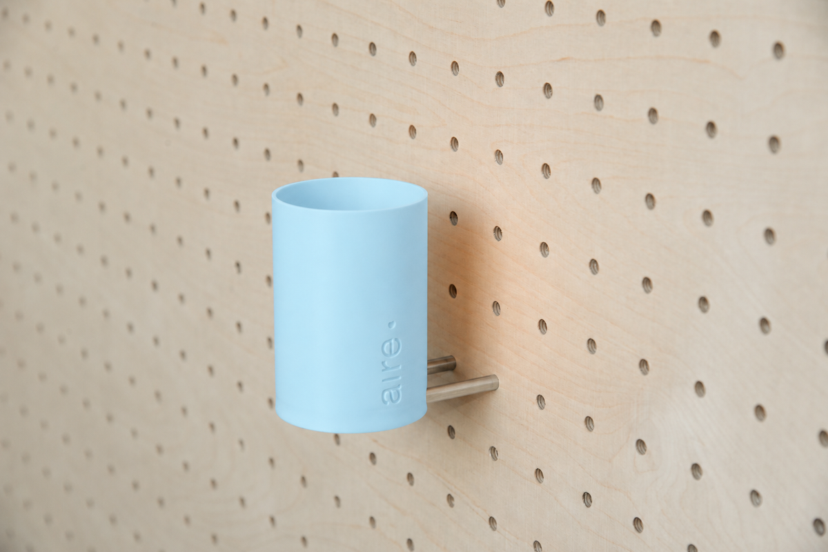 Pot à stylos flottant pour pegboard – organiseur mural design minimaliste
