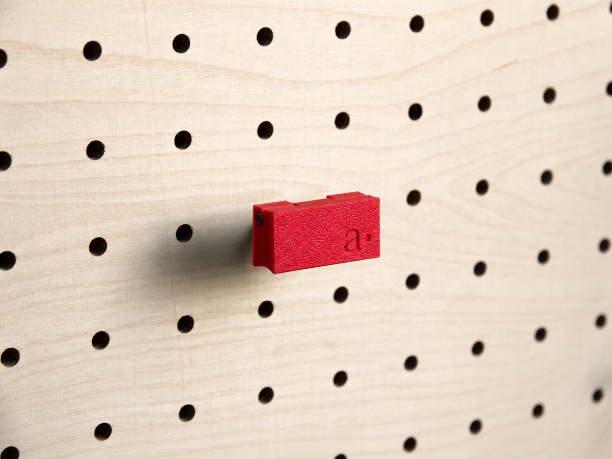Pince photo magnétique pour pegboard – clip aimanté mural panneau perforé