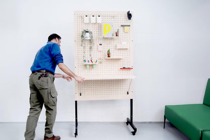 Pegboard autoportant et mobile sur roulettes