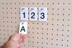 Cartes en relief — chiffres & lettres pour panneau perforé - Accessoires - Aire -  - 1