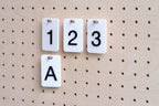Cartes en relief — chiffres & lettres pour panneau perforé - Accessoires - Aire -  - 2