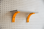 Étagère murale avec équerre pour pegboard – tablette en bois panneau perforé - Aire -  - 11