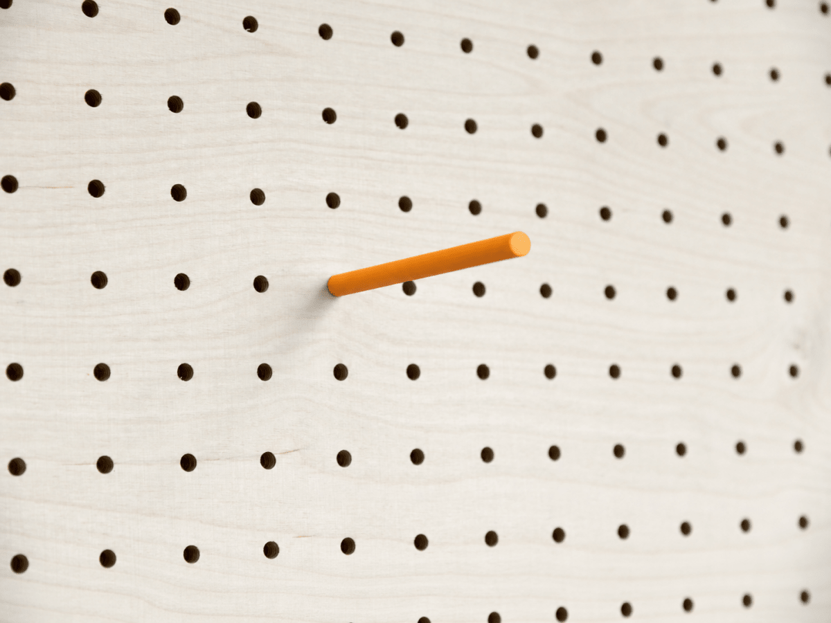 Goupille colorée orange pour pegboard – tige inox gainée – Aire