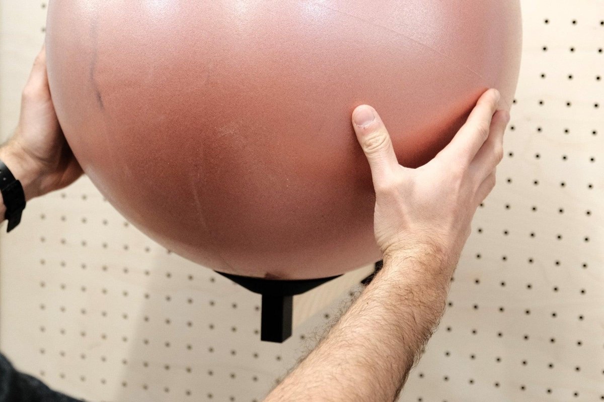 Support Ballon de Yoga pour Pegboard : Support mural pour Ballon de Yoga - Accessoires - Aire -  - 3