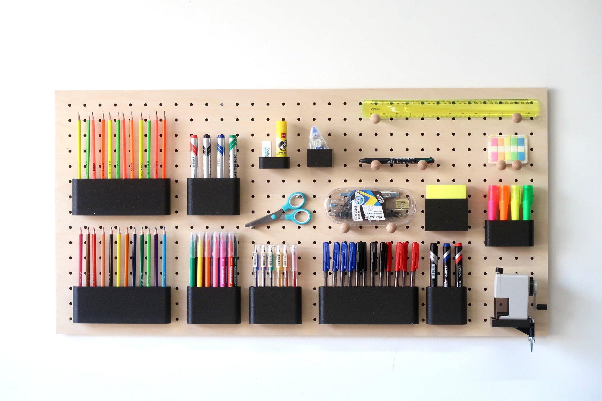 Tout-en-un : le Kit Pegboard 96 x 48 cm + set de bureau : parfait pour un bureau organisé et stylé - Quark