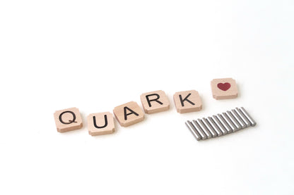 Lettres en bois pour Pegboard façon Scrabble - Quark