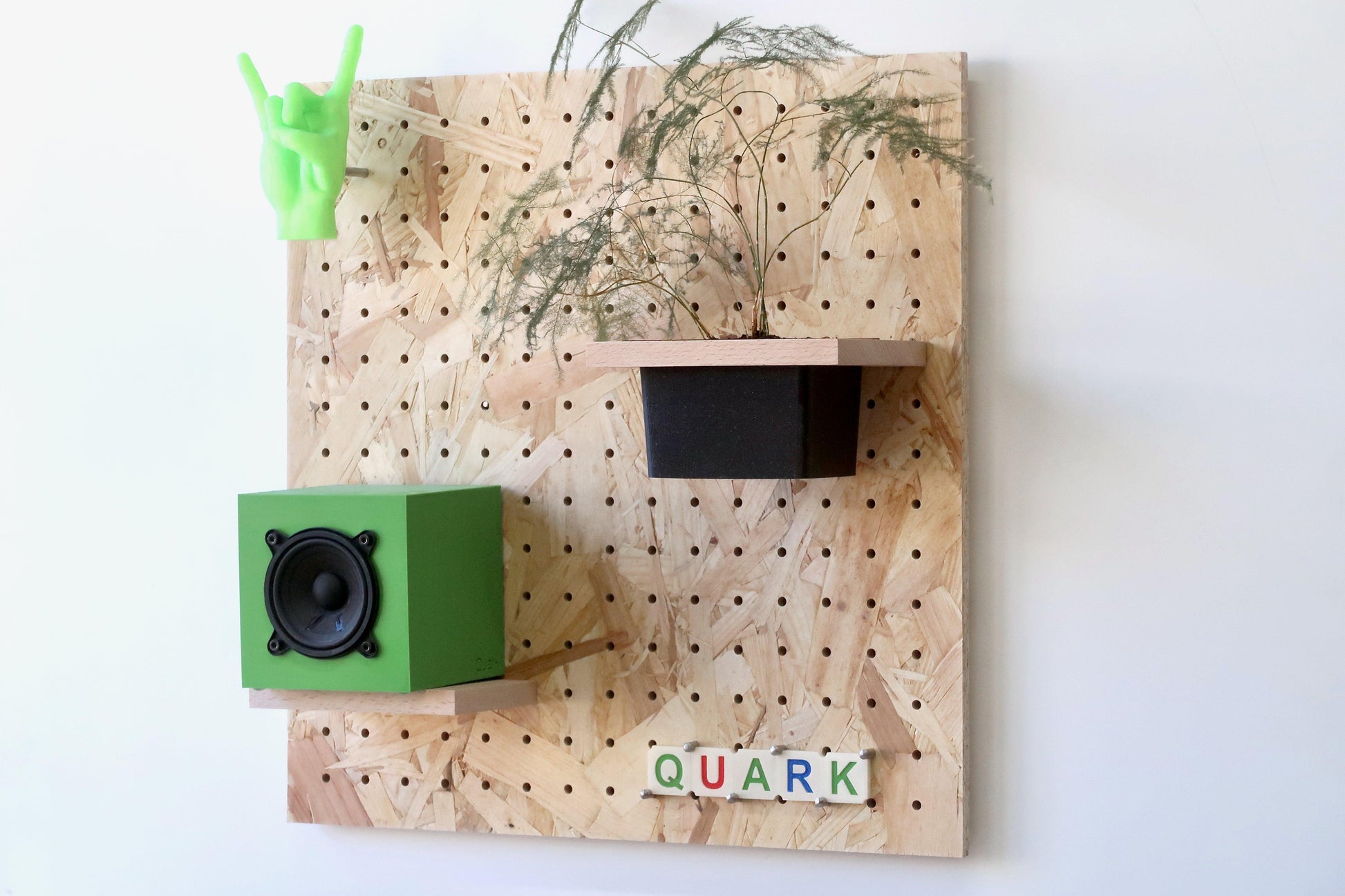 Pegboard éclats de bois en 48 cm - Panneau perforé en OSB nature - Quark