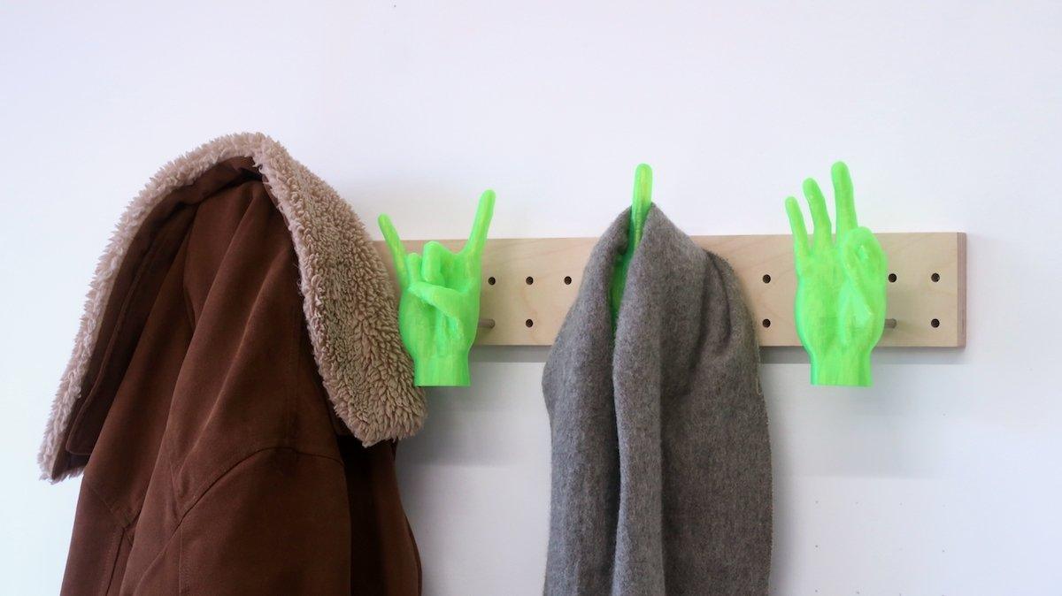 Porte manteau HANDS UP design bois et impression 3D - Quark