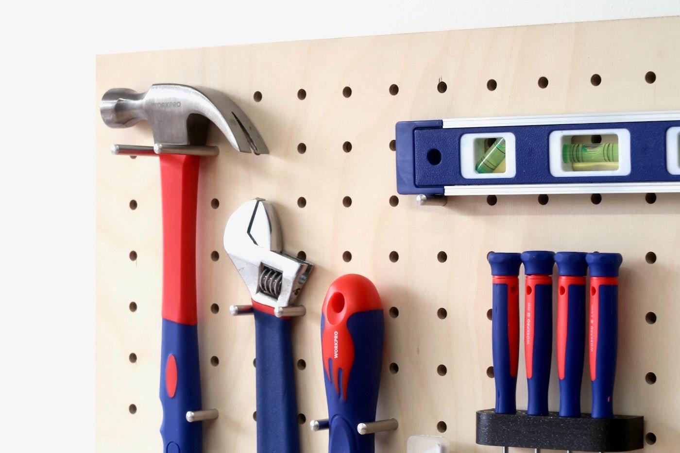 Tout-en-un : Le Kit pegboard 48cm + set d'outils de bricolage pour la maison - Quark