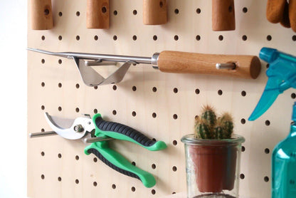 Tout-en-un : Le Kit pegboard 48cm + set de 8 outils pour le jardin - Quark
